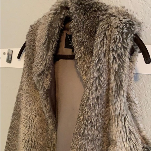 Faux fur vest - Picture 3 of 5